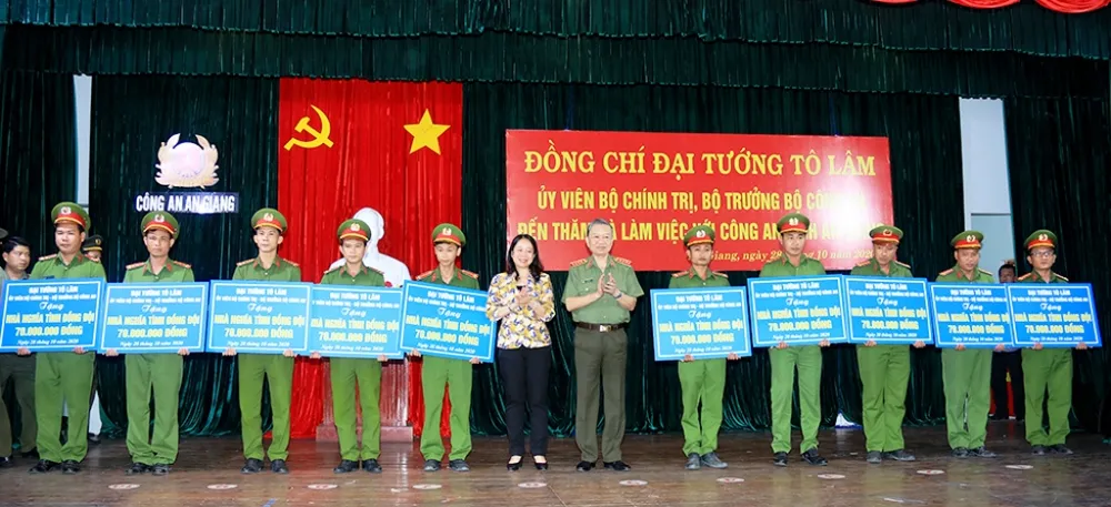 Đại tướng Tô Lâm làm việc với Công an tỉnh An Giang ảnh 2