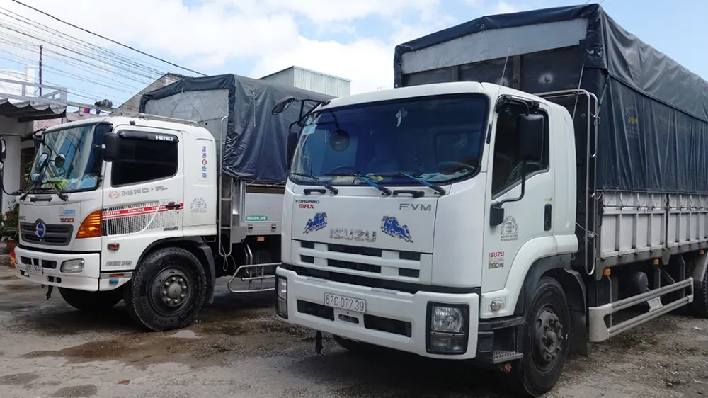 Đưa xe tải lên biên giới chở đường cát rồi chở luôn thuốc lá lậu ảnh 1