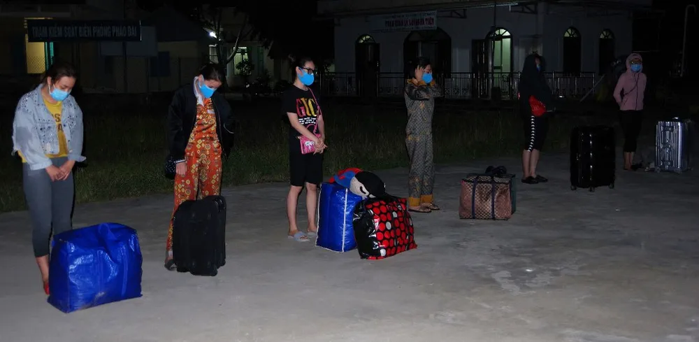 Tạm giữ 8 phụ nữ vượt biên trốn cách ly Covid-19 ảnh 1