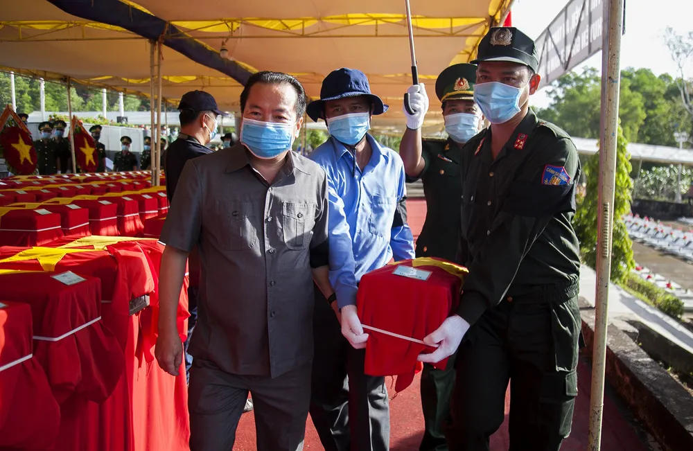 Truy điệu, an táng 262 hài cốt liệt sĩ Việt Nam hy sinh trên chiến trường Campuchia ảnh 1