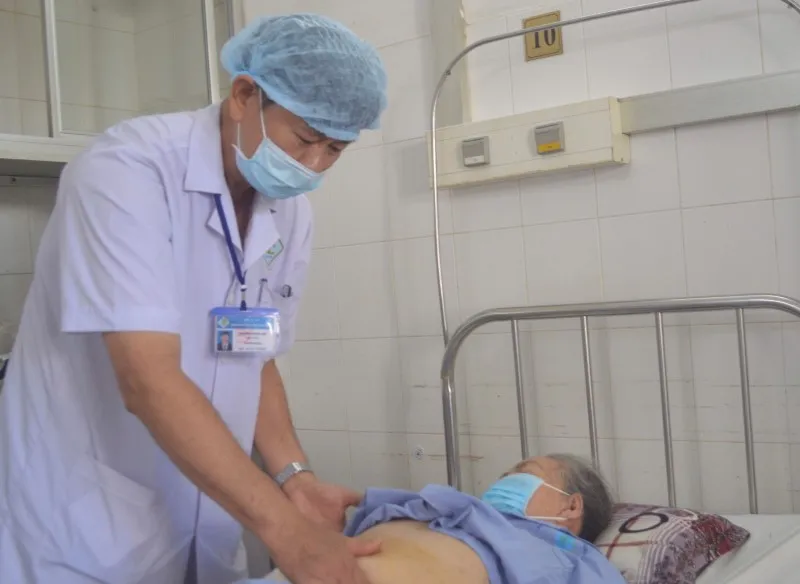 Phẫu thuật thành công cho cụ bà 86 tuổi bị sỏi bám to bằng quả trứng  ảnh 2