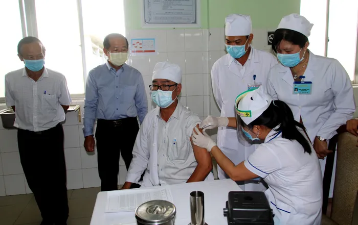 Đồng Tháp: Tiêm vaccine cho lực lượng nơi tuyến đầu chống dịch Covid-19 ảnh 1