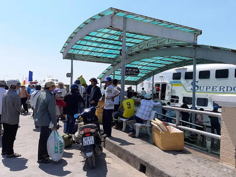  33 trường hợp F1 ở đảo Phú Quốc của 2 ca mắc Covid-19 có kết quả âm tính lần 1 ảnh 1