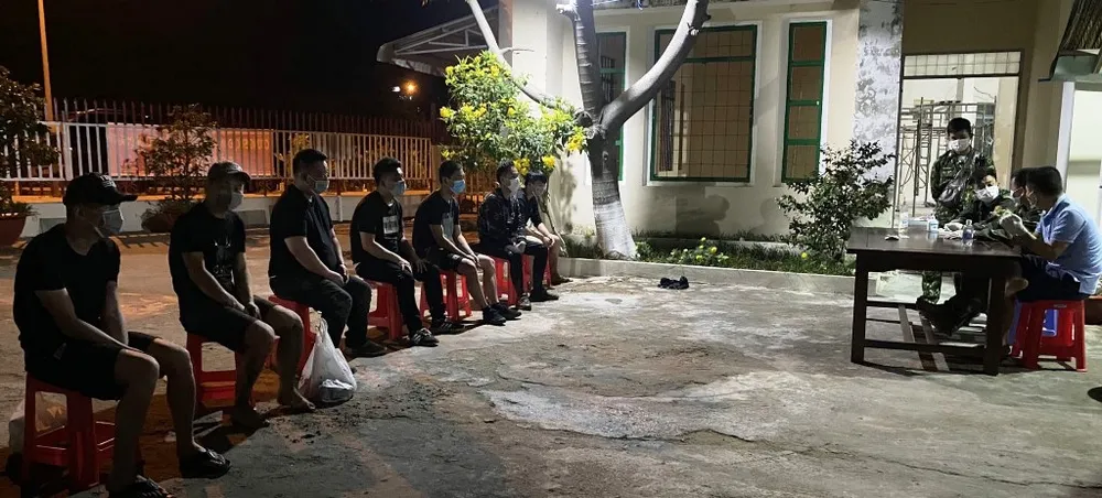 Phát hiện nhiều người Trung Quốc xuất nhập cảnh trái phép ảnh 1