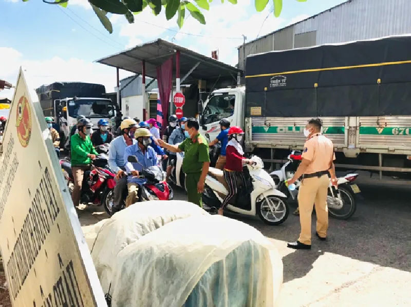 ĐBSCL lập nhiều chốt kiểm soát phòng chống dịch Covid-19 ảnh 1