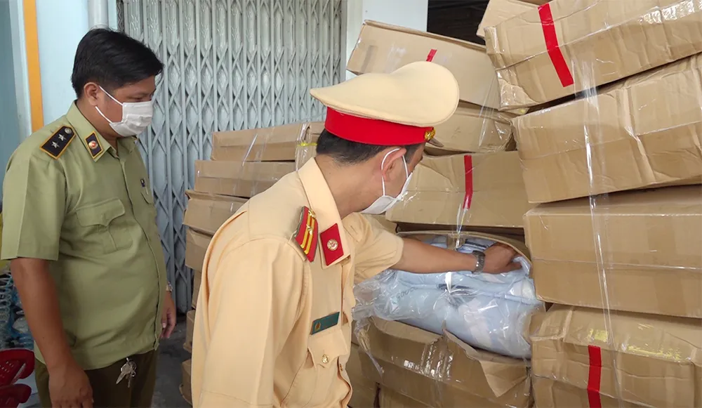 Bắt xe tải vận chuyển số lượng lớn hàng hóa không chứng từ ảnh 1