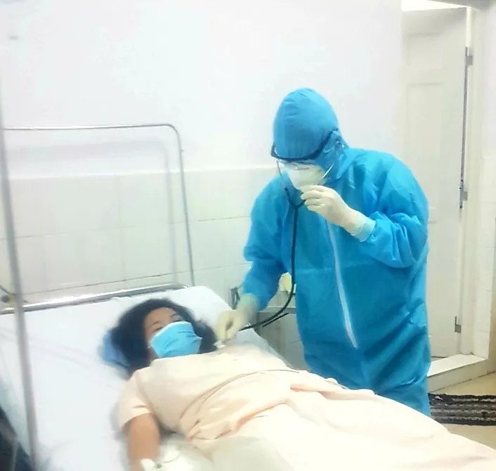 Sản phụ nghi mắc Covid-19 được phẫu thuật “mẹ tròn con vuông” ảnh 1