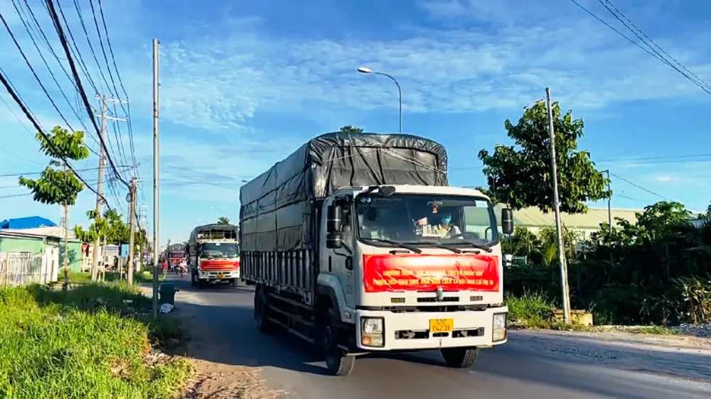 Công an tỉnh An Giang tặng 110 tấn gạo cho người nghèo khó ảnh 1