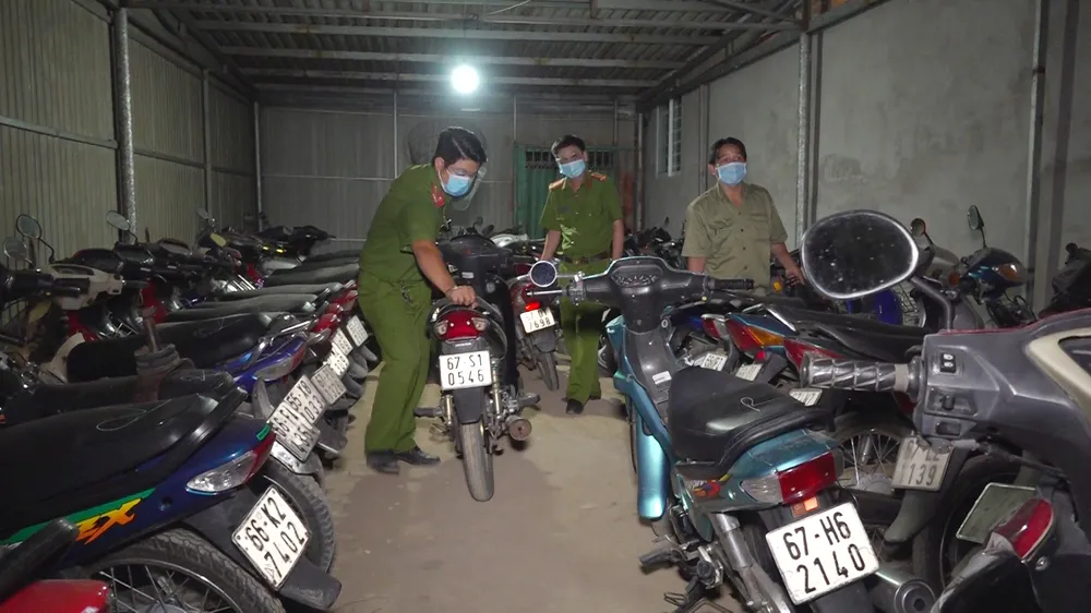 Phát hiện hàng trăm xe mô tô không giấy tờ, không chính chủ trong tiệm cầm đồ ảnh 1
