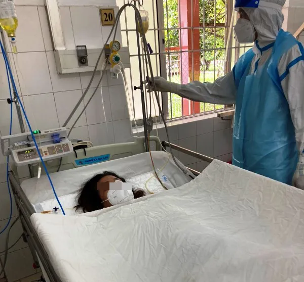 Cứu sống mẹ con sản phụ mắc Covid-19, suy hô hấp nặng ảnh 2