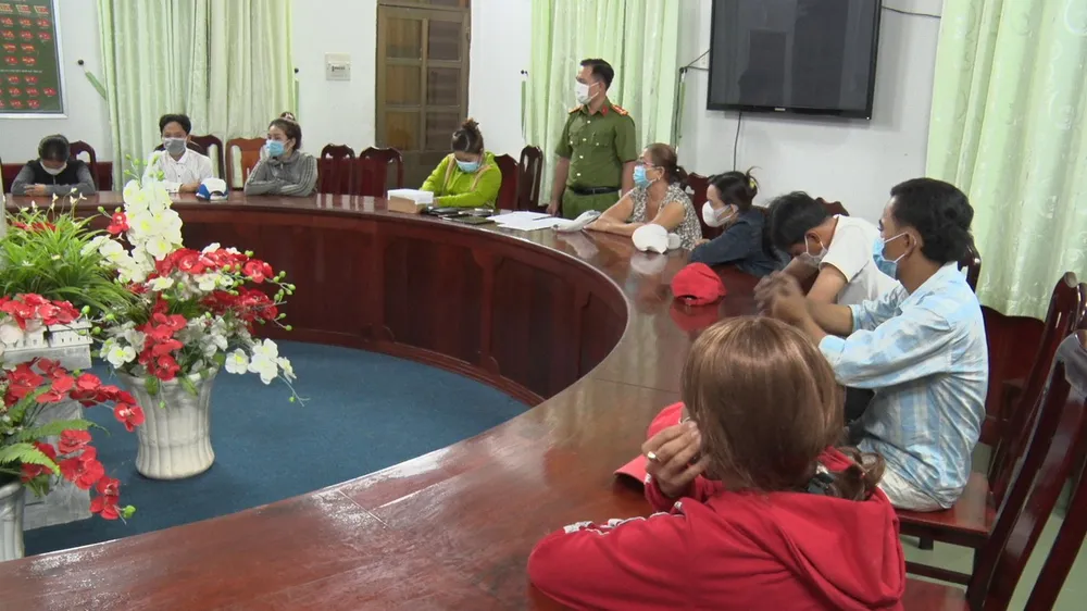 An Giang: Nhiều đối tượng kéo nhau lên đồi cao đánh bạc trong mùa dịch ảnh 1