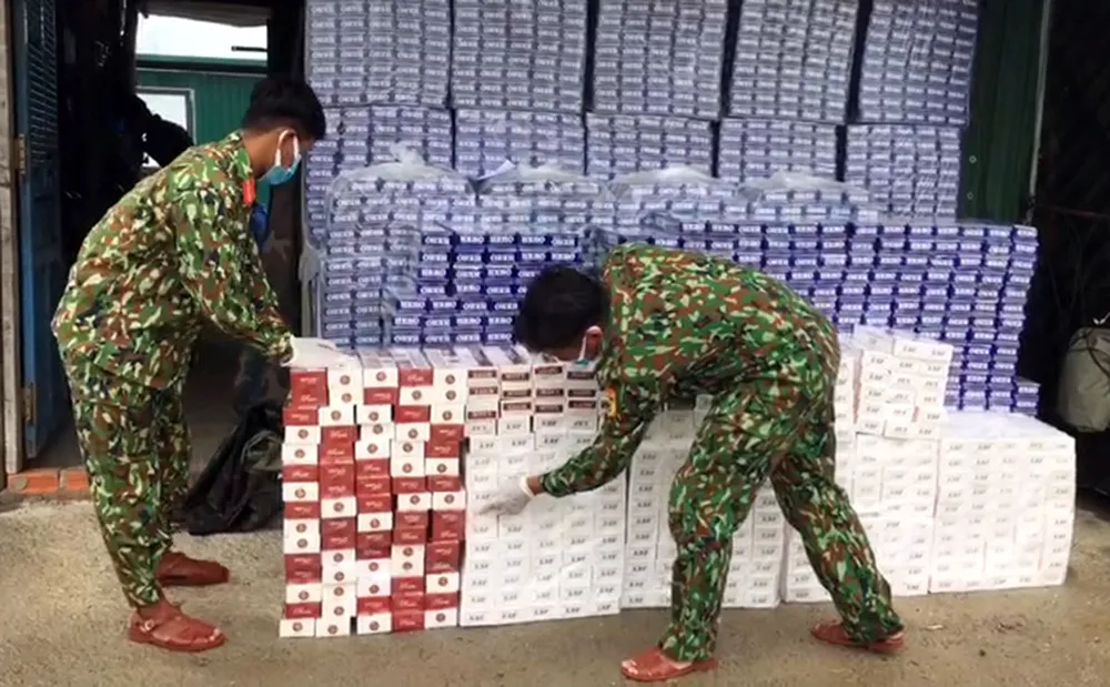 Bắt giữ tàu chở 26.500 bao thuốc lá ngoại ở vùng biển Kiên Giang ảnh 1