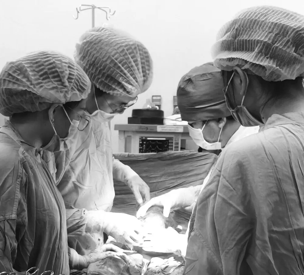 Phẫu thuật lấy thai kết hợp bóc đa nhân xơ tử cung cho sản phụ  ảnh 1