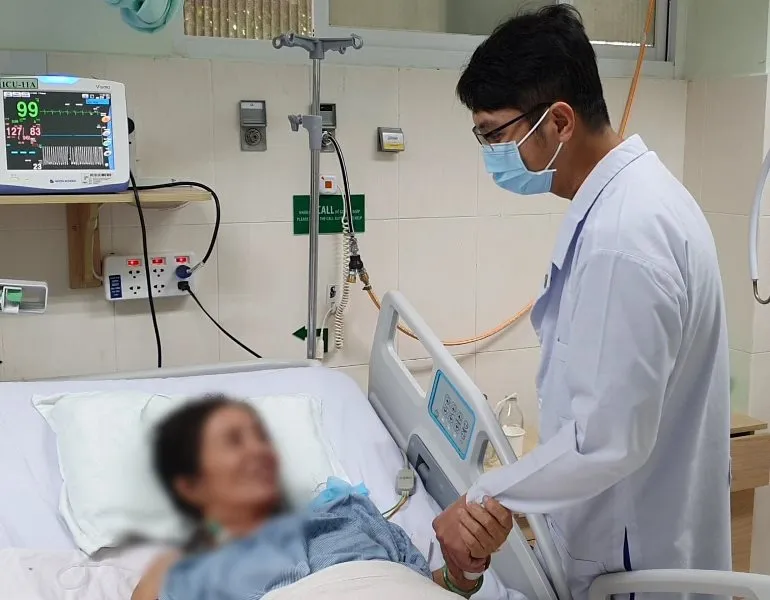 Tự ý uống thuốc dân gian ngừa Covid-19, một bệnh nhân suýt tử vong ảnh 1