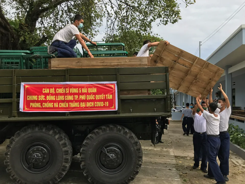 Ưu tiên tiêm vaccine cho 100% người dân ở đảo Phú Quốc ảnh 2