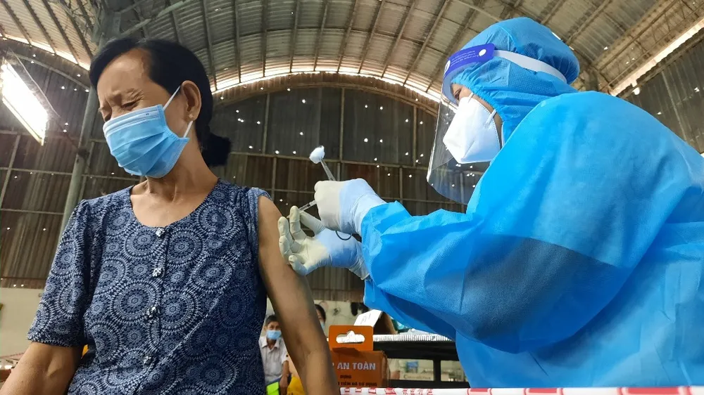 Vĩnh Long: Lên kế hoạch tiêm ngừa Covid-19 mũi 3 cho 782.000 người  ảnh 1