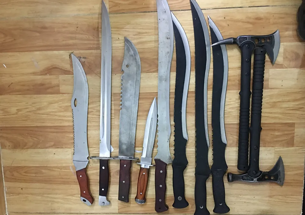 An Giang: Bắt đối tượng tàng trữ ma túy, thu giữ nhiều hung khí nguy hiểm  ảnh 2