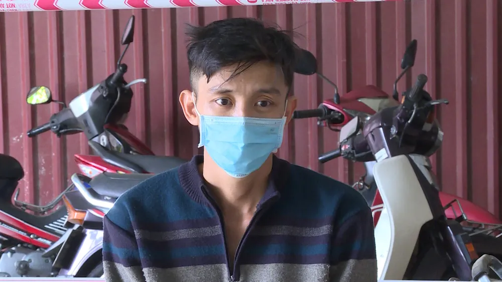 Tạm giữ hình sự đối tượng giết 2 người sau khi nhắc nhở nhóm thanh niên nẹt pô ảnh 1