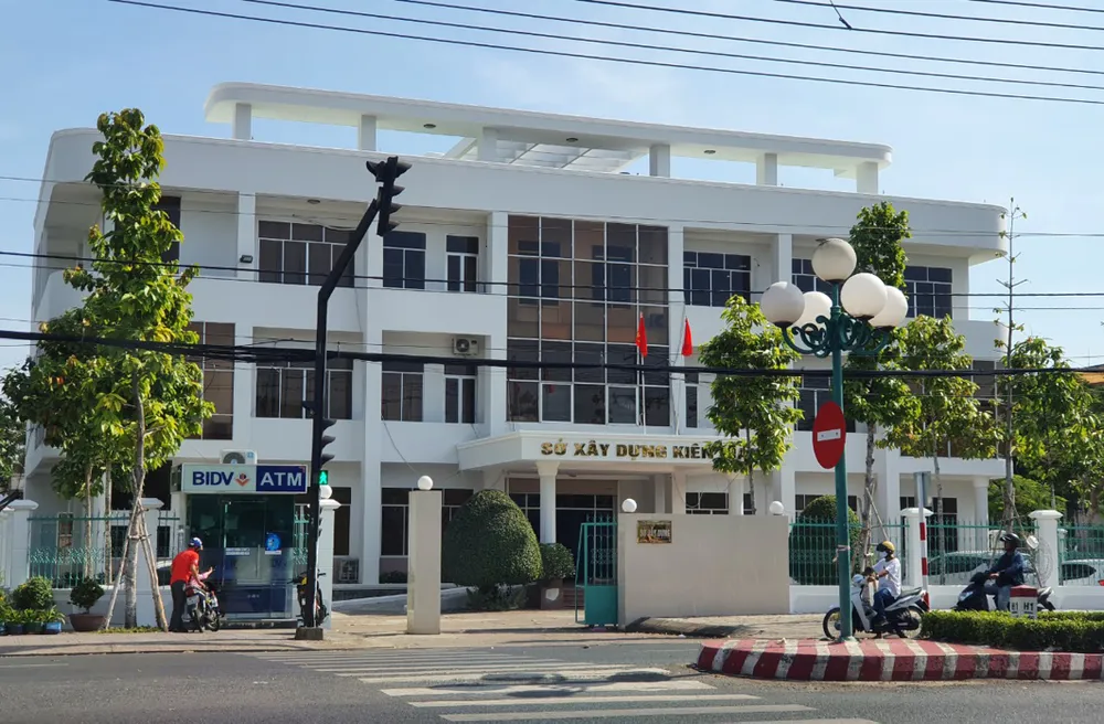 Tạm giữ 2 chuyên viên cấp sở ở Kiên Giang vì nghi nhận hối lộ ảnh 1