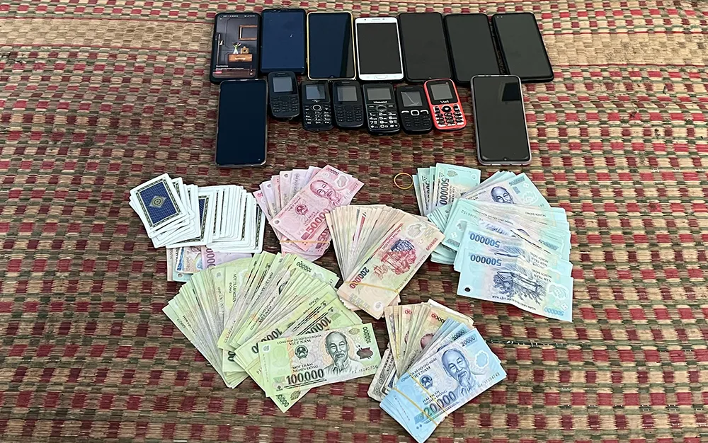  Triệt phá sòng bạc, thu giữ hàng trăm triệu đồng ở An Giang ảnh 2