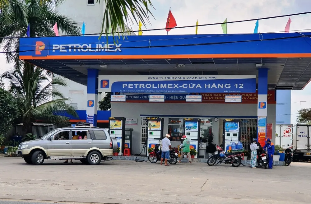 ĐBSCL xử lý nghiêm nếu có tình trạng đầu cơ, găm hàng xăng dầu ảnh 3
