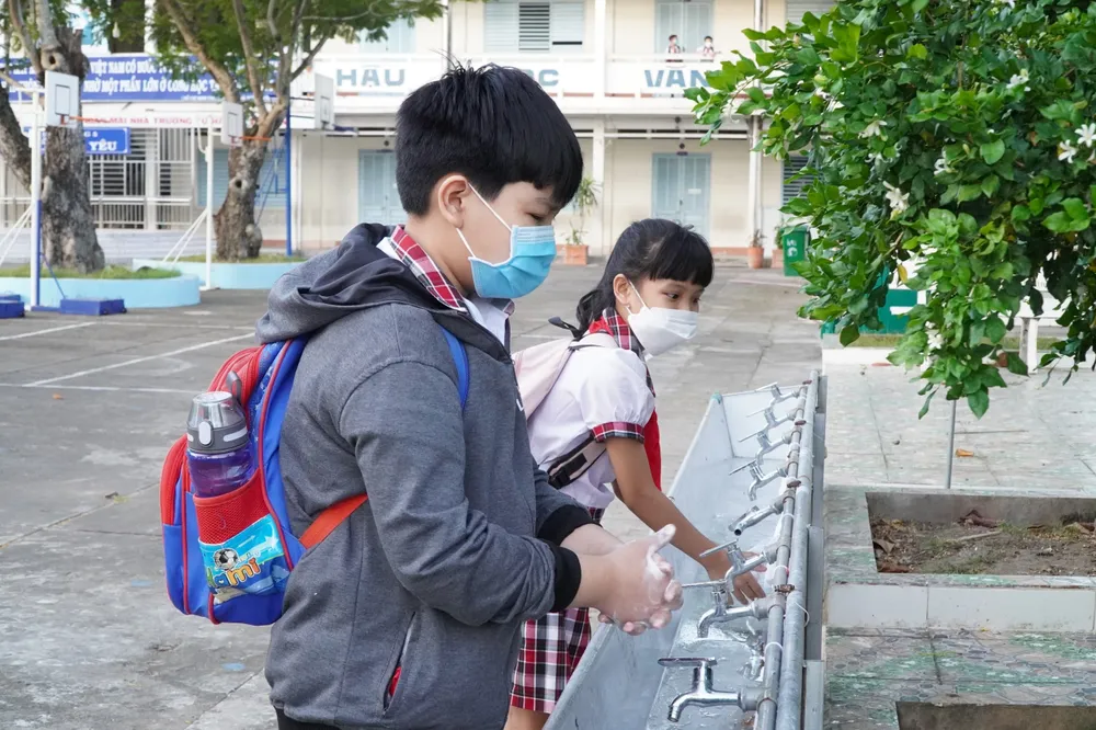 Vĩnh Long: Triển khai dạy và học thích ứng với dịch Covid-19 ảnh 1