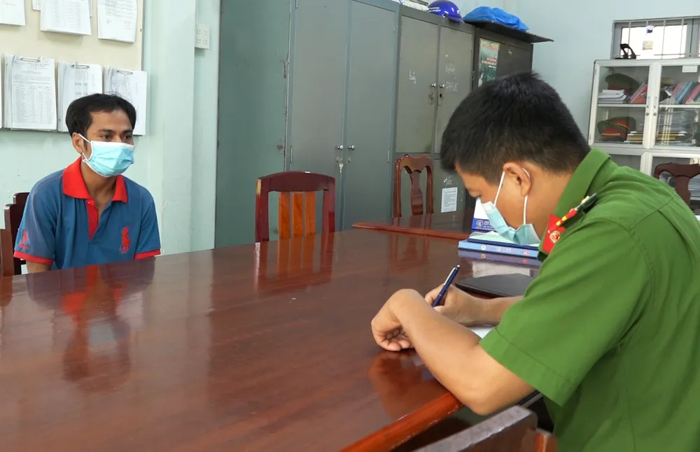 Kiên Giang: Bắt cha dượng hiếp dâm con riêng của vợ ảnh 1