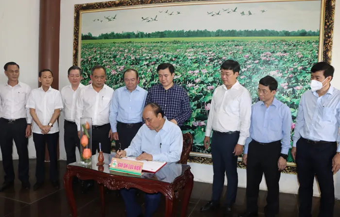 Chủ tịch nước Nguyễn Xuân Phúc khen ngợi mô hình Hội quán ở Đồng Tháp ảnh 4