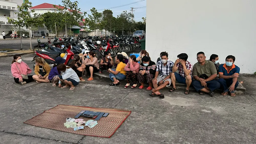 An Giang: Sẽ khởi tố thêm các đối tượng liên quan đường dây buôn lậu và đánh bạc khủng ảnh 1