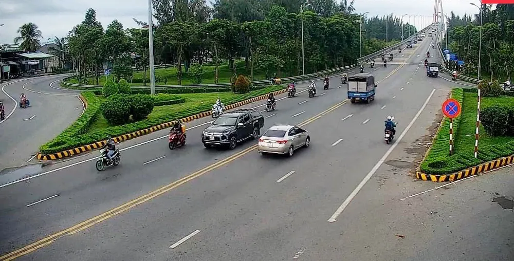 Nhiều người dân ĐBSCL trở lại TPHCM sớm 1 ngày, giao thông ngày cuối kỳ nghỉ lễ “hạ nhiệt“ ảnh 2