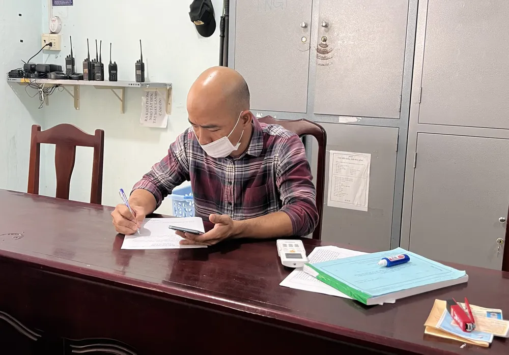 Xử phạt tài xế đỗ xe khách giữa ngã 5 ở trung tâm TP Phú Quốc ảnh 2