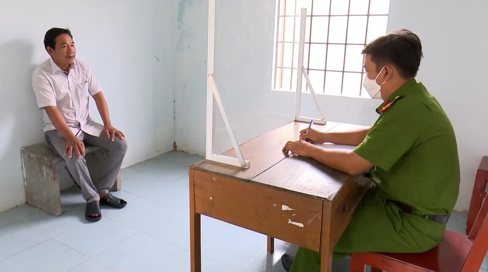 Bắt giam đối tượng phóng hỏa đốt nhà do mâu thuẫn gia đình ảnh 1