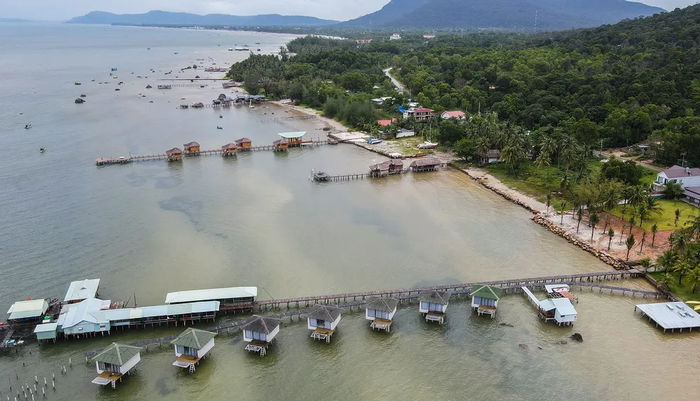 Hàng chục bungalow trái phép trên biển Phú Quốc vẫn ngang nhiên hoạt động ảnh 1