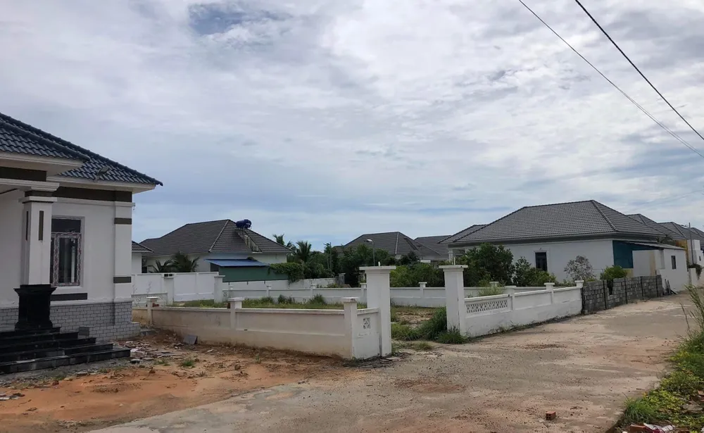 Khu đất 79 căn biệt thự xây dựng trái phép. Ảnh: QUỐC BÌNH Khu đất 79 căn biệt thự xây dựng trái phép. Ảnh: QUỐC BÌNH