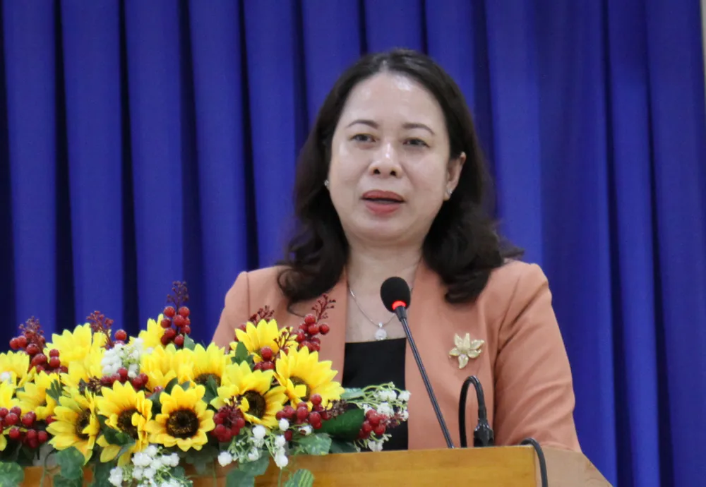 Phó Chủ tịch nước Võ Thị Ánh Xuân, Đại biểu Quốc hội tỉnh An Giang trả lời kiến nghị cử tri. Ảnh: QUỐC BÌNH Phó Chủ tịch nước Võ Thị Ánh Xuân, Đại biểu Quốc hội tỉnh An Giang trả lời kiến nghị cử tri. Ảnh: QUỐC BÌNH