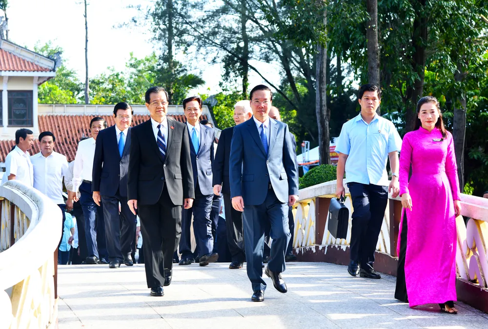 Chủ tịch nước Võ Văn Thưởng đến viếng Khu lưu niệm Chủ tịch Tôn Đức Thắng. Ảnh: CTV