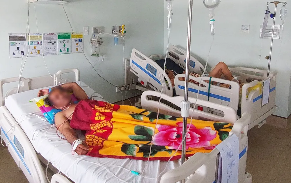 2 bệnh nhân ngộ độc cá nóc được cứu kịp thời đã qua cơn nguy kịch, sức khỏe hồi phục dần. Ảnh: CTV