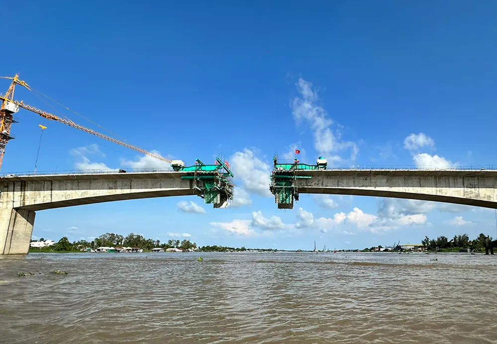 Cầu Châu Đốc thi công vượt tiến độ 30%. Ảnh: CTV