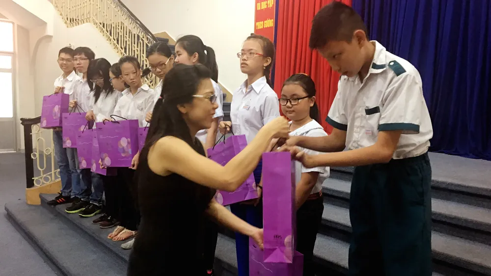 Giúp người nghèo vui tết Trung Thu ảnh 1