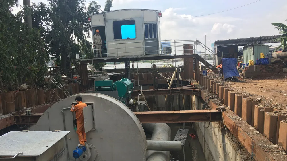 TPHCM thuê siêu máy bơm chống ngập cho đường Nguyễn Hữu Cảnh ảnh 2