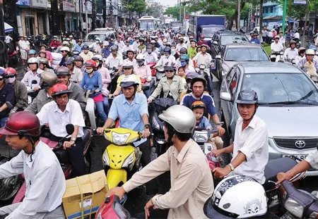 Chủ xe ô tô tại TPHCM phải mở tài khoản và lắp thiết bị phụ trợ  ảnh 1