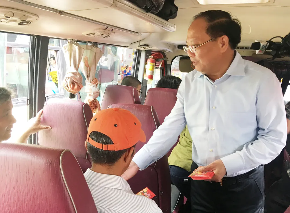 Lãnh đạo TPHCM thăm và chúc tết các đơn vị ảnh 2