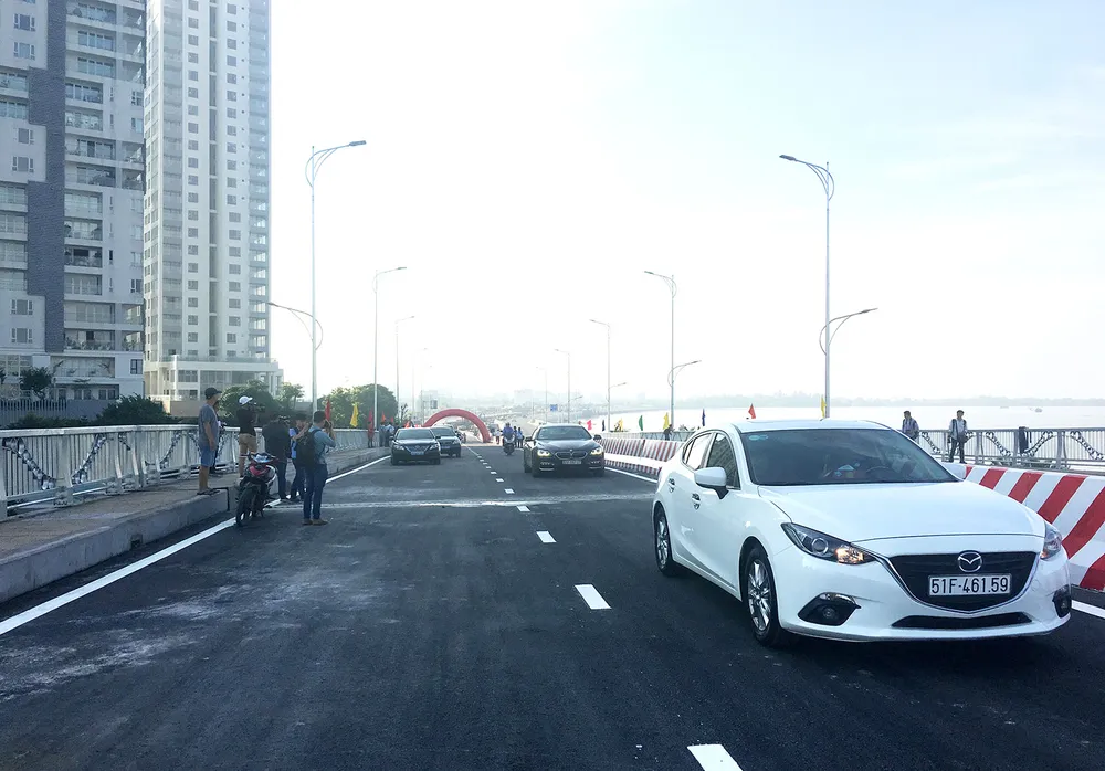 Thông xe cầu qua đảo Kim Cương quận 2 ảnh 2