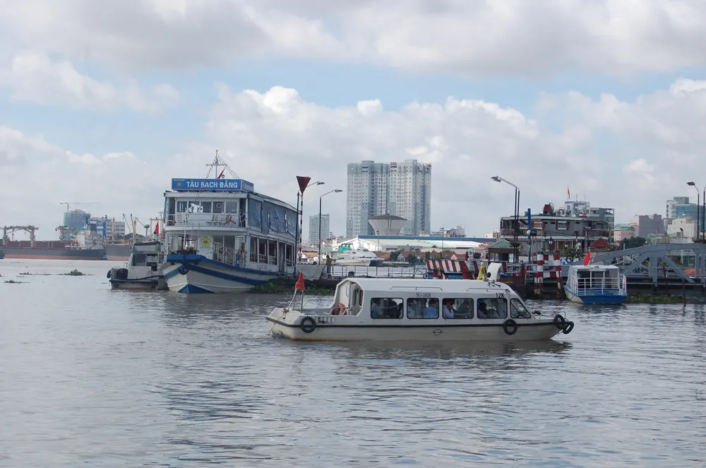 Tổ chức du lịch đường sông nội đô kết hợp phục vụ ẩm thực về đêm tại Bến Bạch Đằng ảnh 1