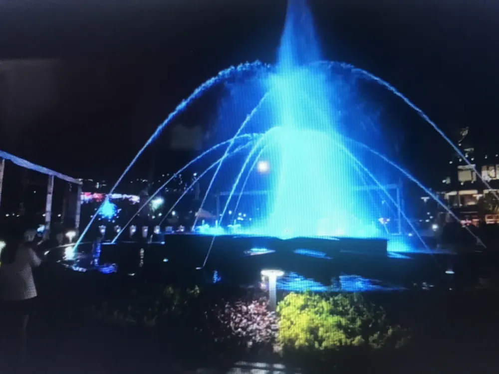 Quận 4 đưa vào hoạt động đài phun nước nghệ thuật 7 tỷ đồng ảnh 2