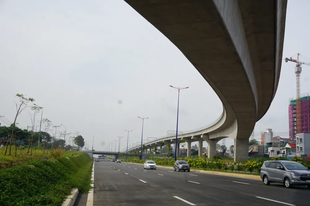 Thông xe nút giao giải cứu kẹt xe khu Đông TPHCM ảnh 1