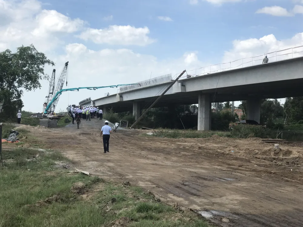 Ký kết hợp đồng tín dụng dự án cao tốc Trung Lương - Mỹ Thuận ảnh 1