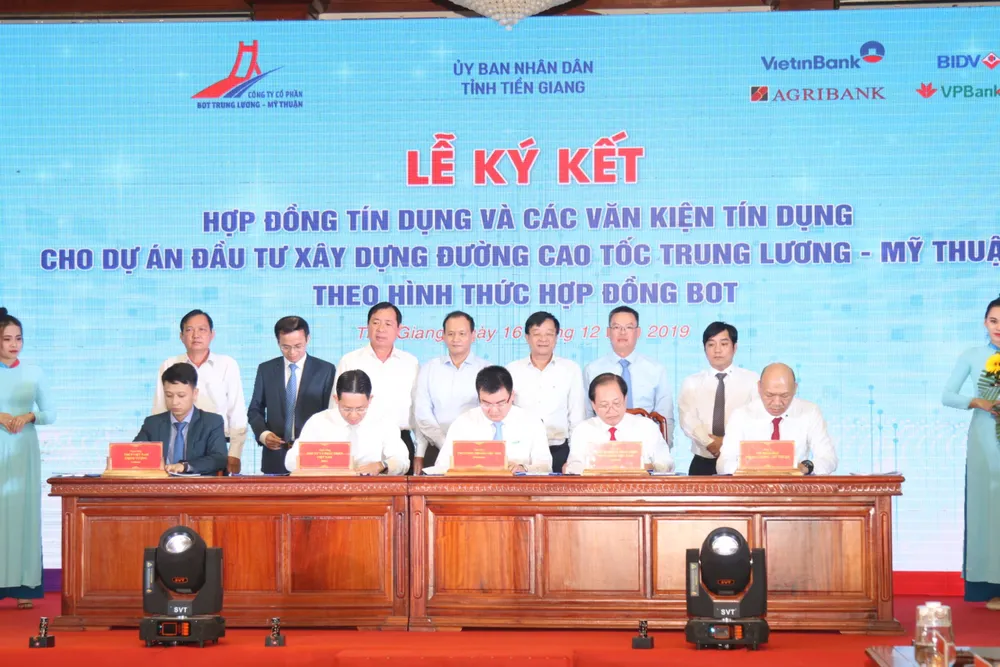 Ký kết hợp đồng tài trợ vốn cao tốc Trung Lương- Mỹ Thuận