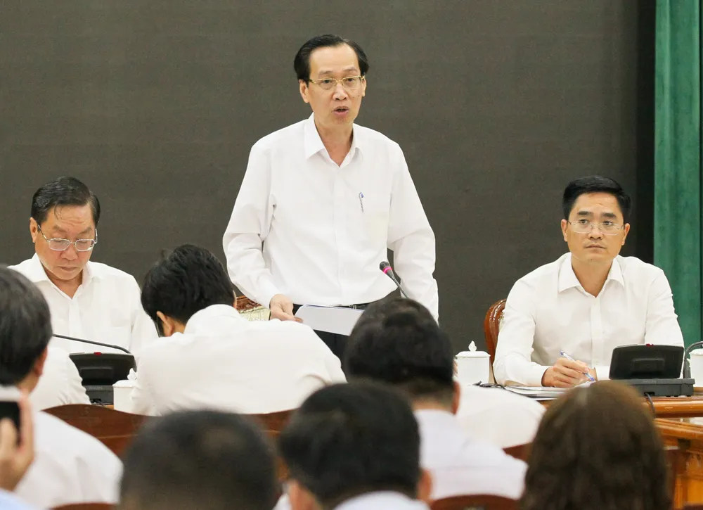 Khử trùng ngay khi hành khách rời phương tiện ảnh 3