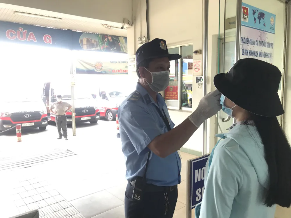 Bến xe vắng khách ảnh 5